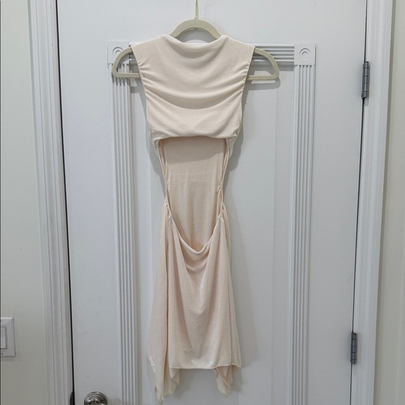 Oh Polly Cream Sleeveless Dress - Picture 4 of 5